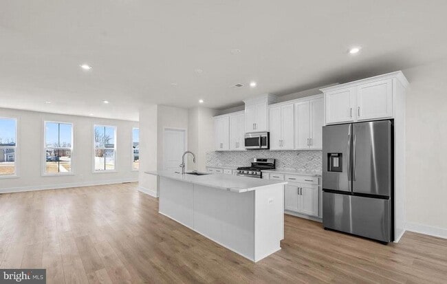 Building Photo - 131 Heyford Dr