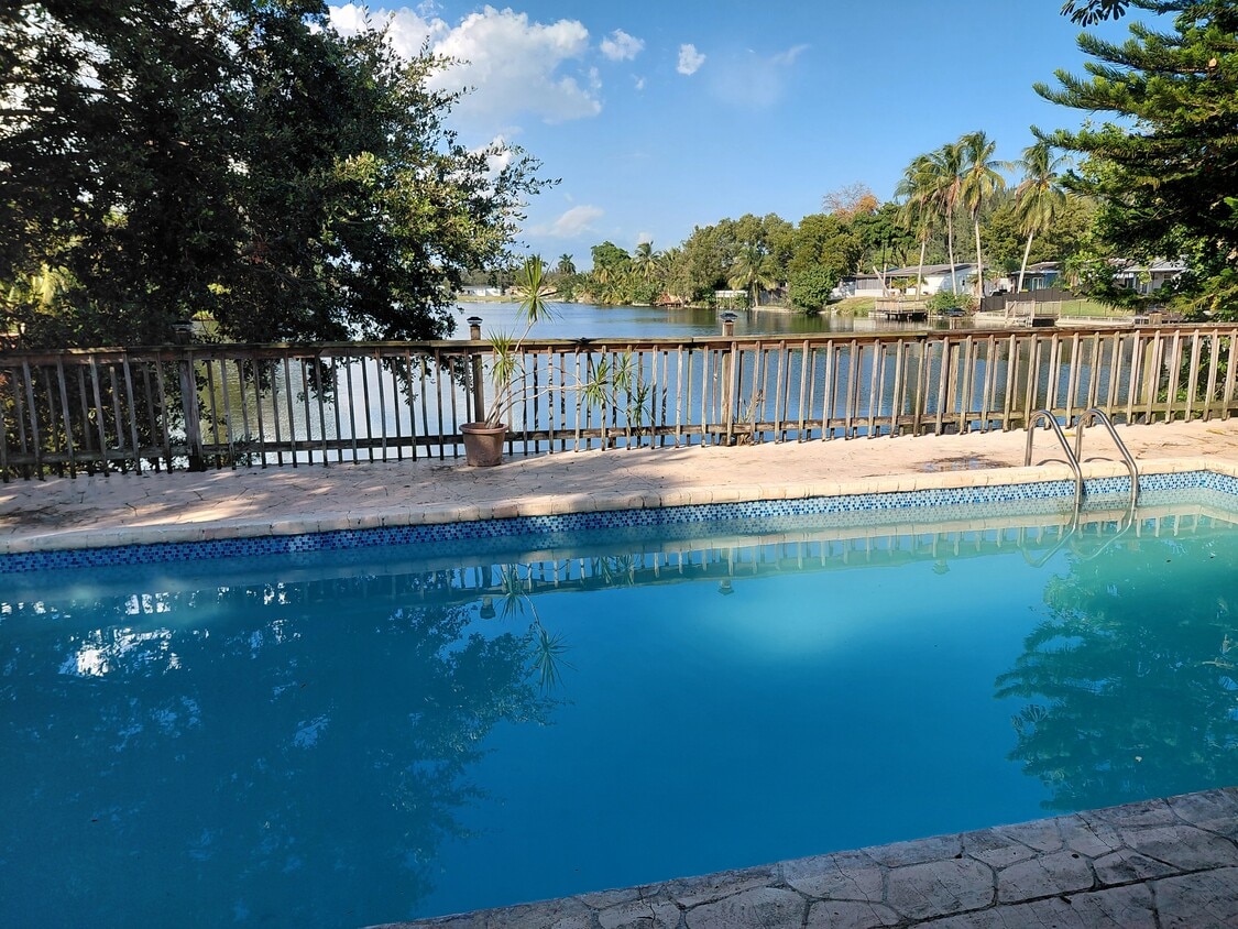 Foto principal - 5551 SW 57th St