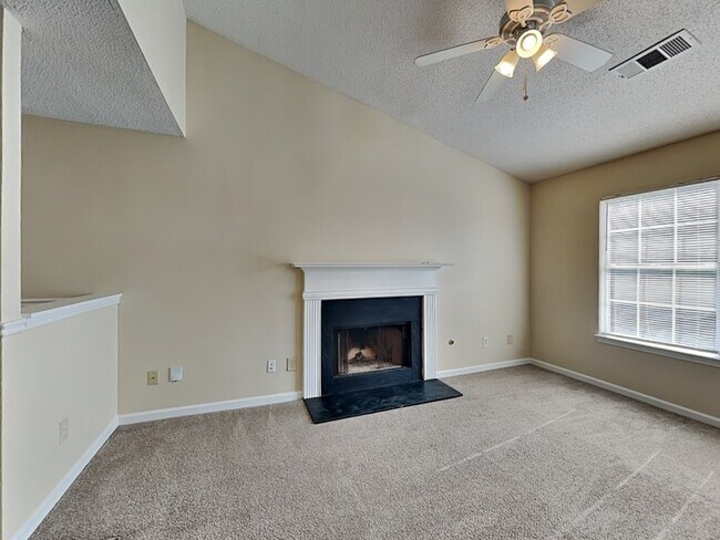 Foto del edificio - 114 Hampton Oaks Dr