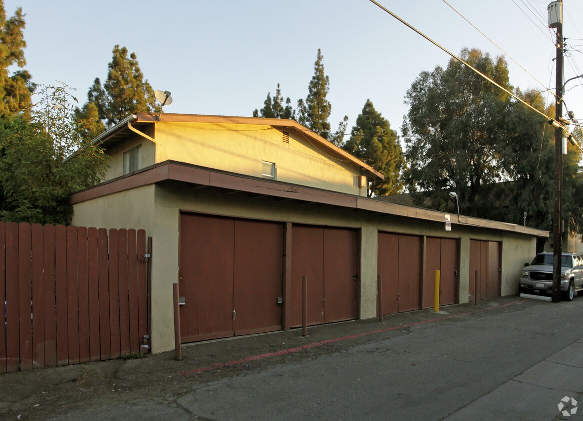 Building Photo - 612 W Provential Dr