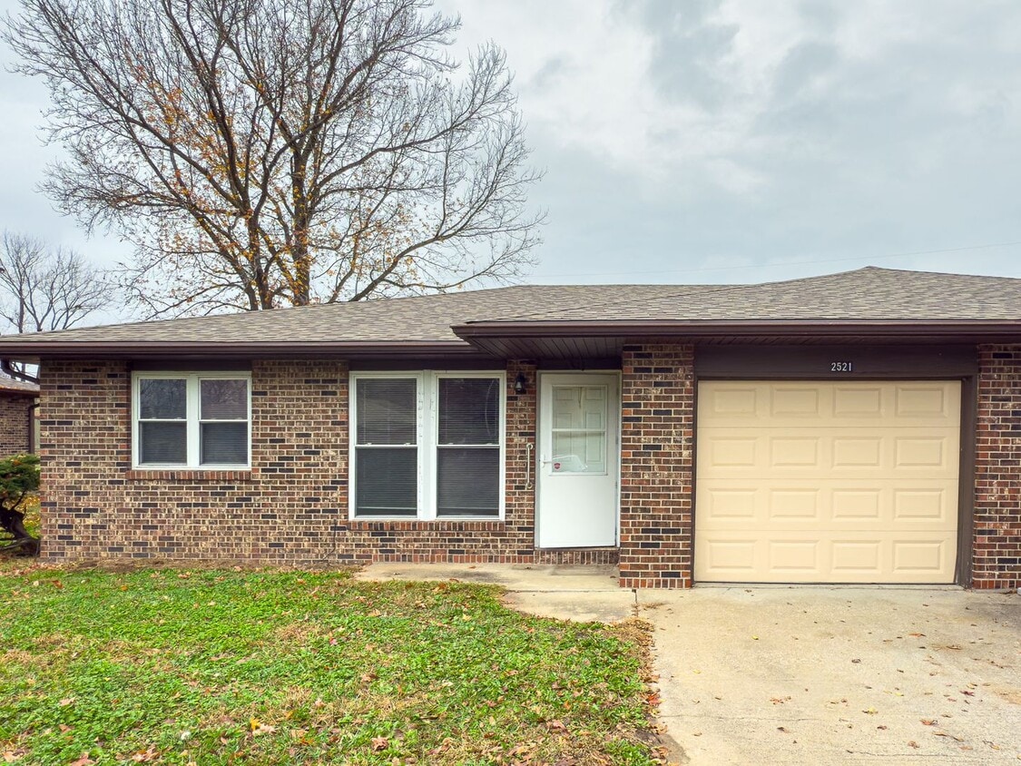 Foto principal - 2523-2523 E Morris Dr