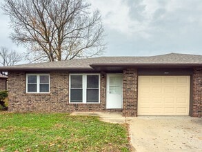 Building Photo - 2523-2523 E Morris Dr