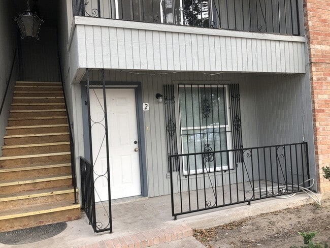Building Photo - 213 E Upas Ave