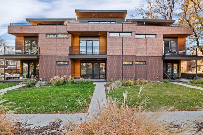 Building Photo - 203 S Marion St Pkwy