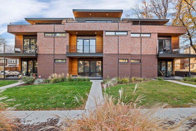 Foto del edificio - 203 S Marion St Pkwy