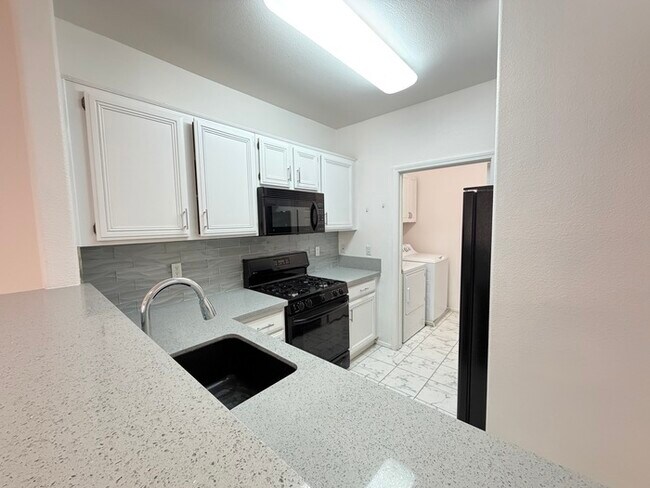 Foto del edificio - To schedule a viewing, call Wally Fellman at 702-493-9787