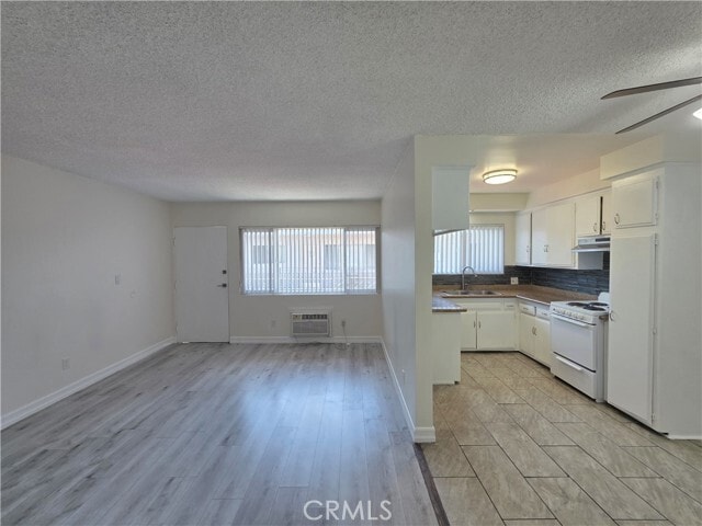 Foto del edificio - 15436 Vanowen St
