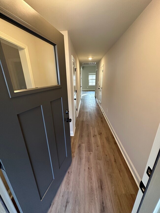 Building Photo - 140 Red Tail Cir