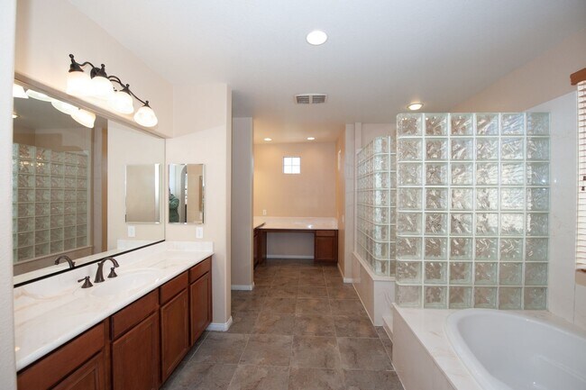 Foto del edificio - 9848 Elk Grove Valley St