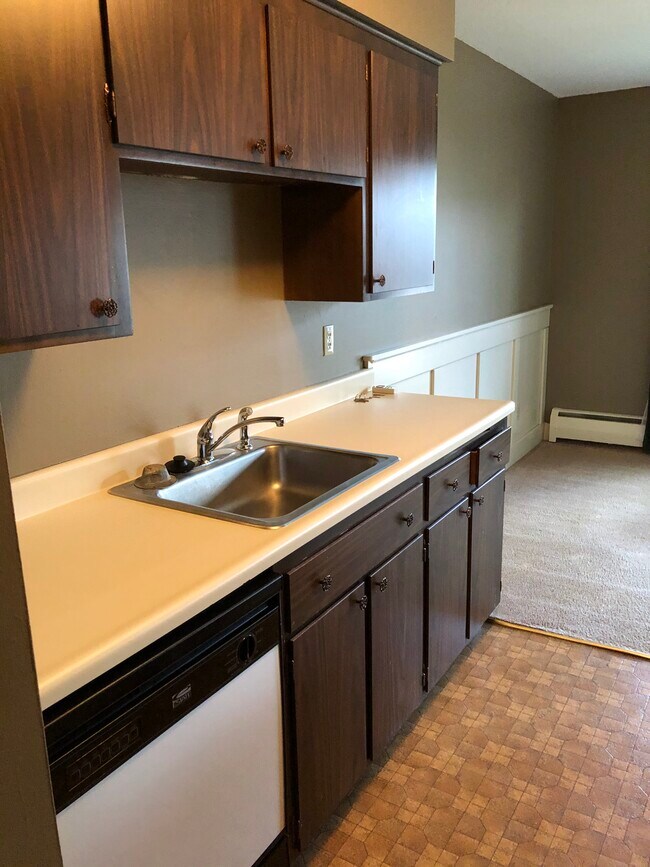 kitchen - 906 9th Ave S