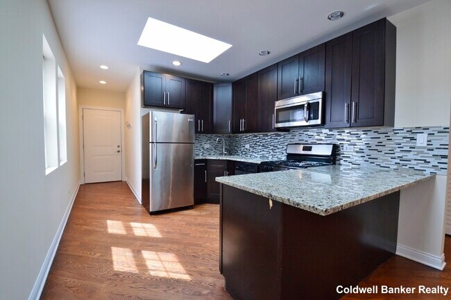Foto del edificio - 5842 N Artesian Ave