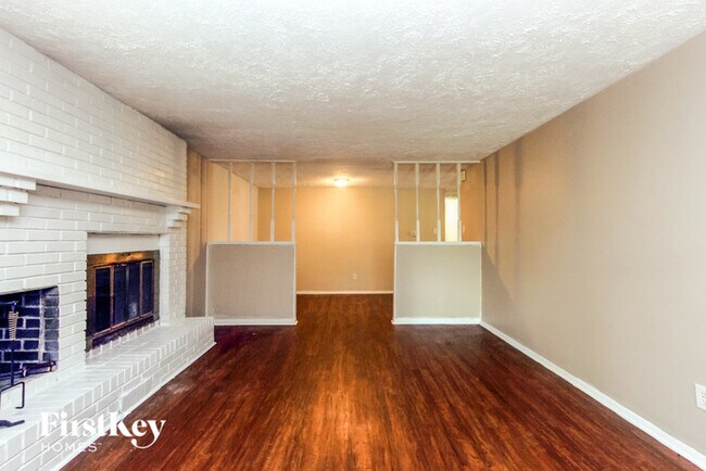 Building Photo - 1733 Alimingo Dr