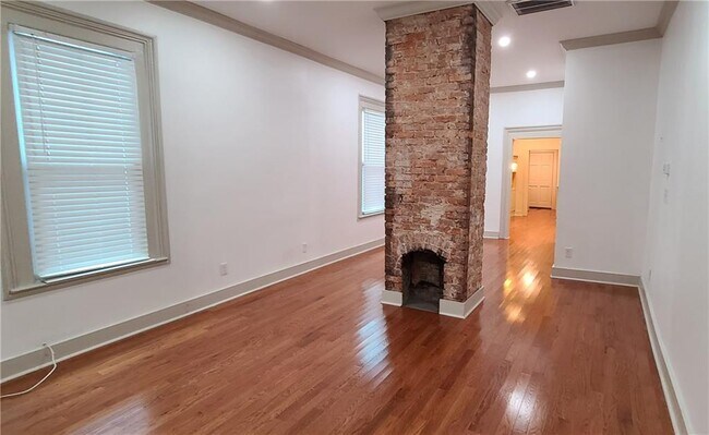 Foto del edificio - 357 Cameron St SE