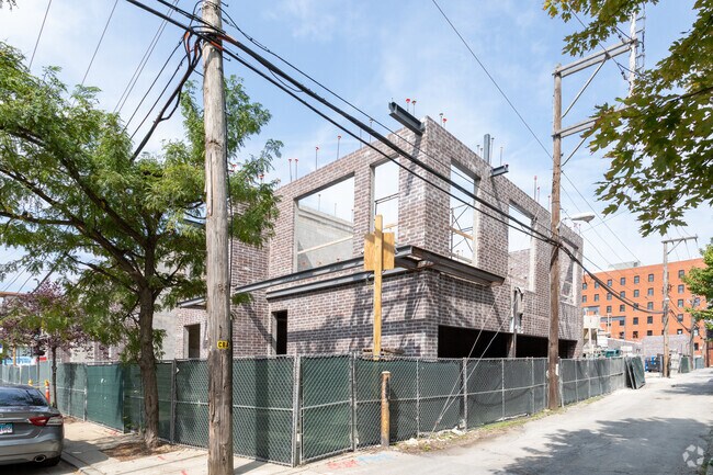 Building Photo - Maeve on Ashland