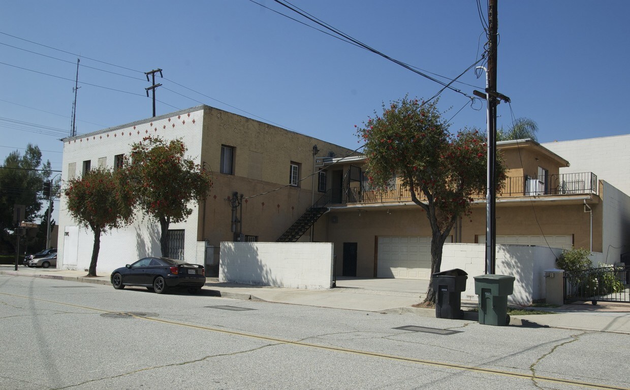 Primary Photo - 618-622 S Del Mar Ave