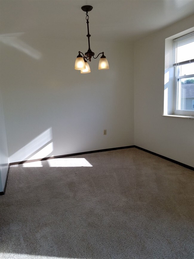 Building Photo - 102 Bellwood Dr