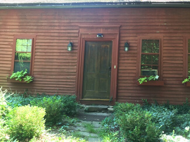 Foto del edificio - 395 Nut Plains Rd