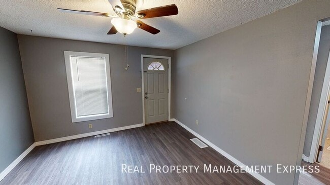 Building Photo - 801 S Van Eps Ave