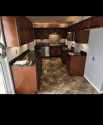 Foto del edificio - 9 W Adams Dr