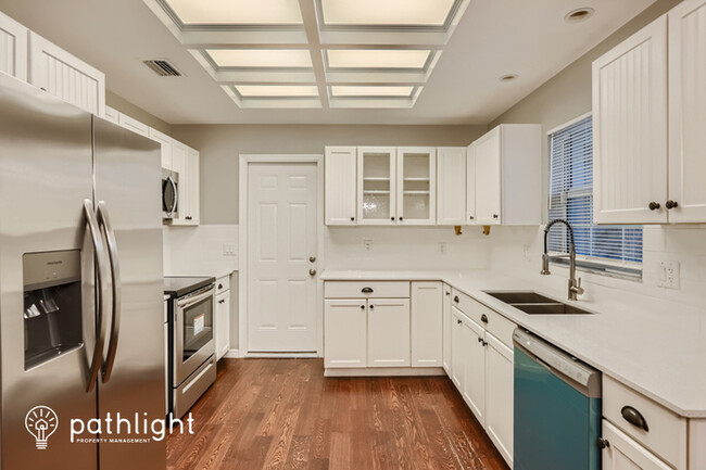 Building Photo - 1512 Pineapple Ln, Clearwater, FL, 33759