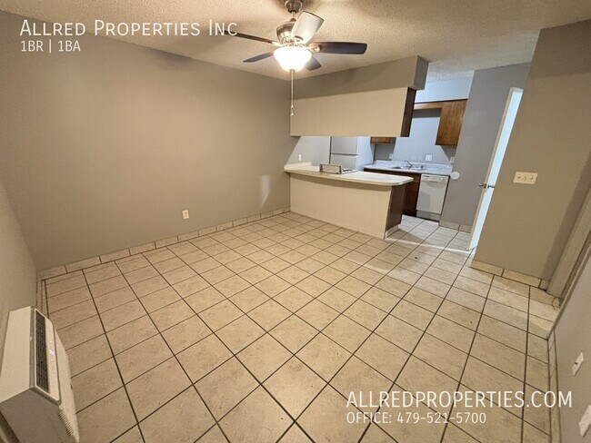 Foto del edificio - 1390 W Wedington Dr