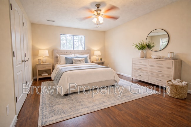 Foto del edificio - 7217 Pebblebrook Dr