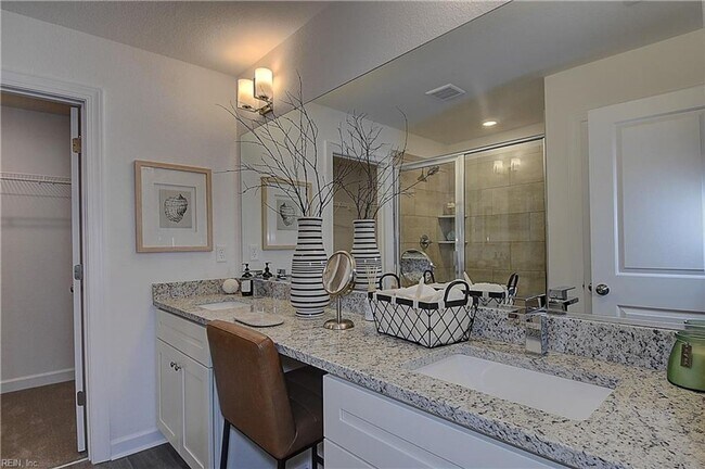 Foto del edificio - Three Bedroom Available