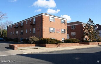 Building Photo - 151 Stockton Ave