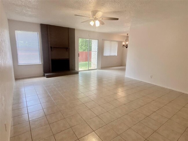 Building Photo - 1202 Meadgreen Dr