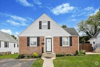 Building Photo - 17 Hawthorne Rd