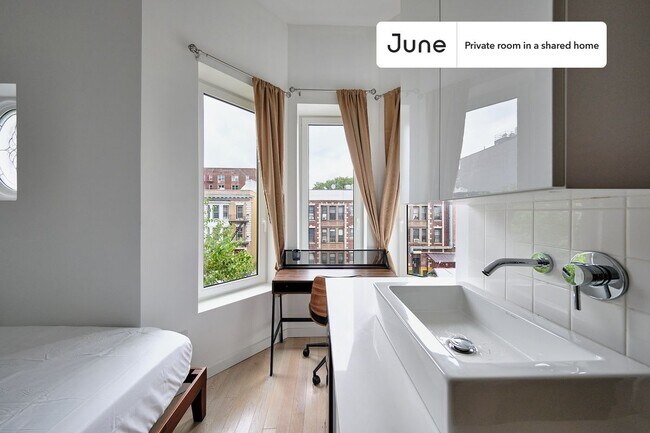 Foto del edificio - Room in Shared 4 bed/4 bath home in Ditmas Park