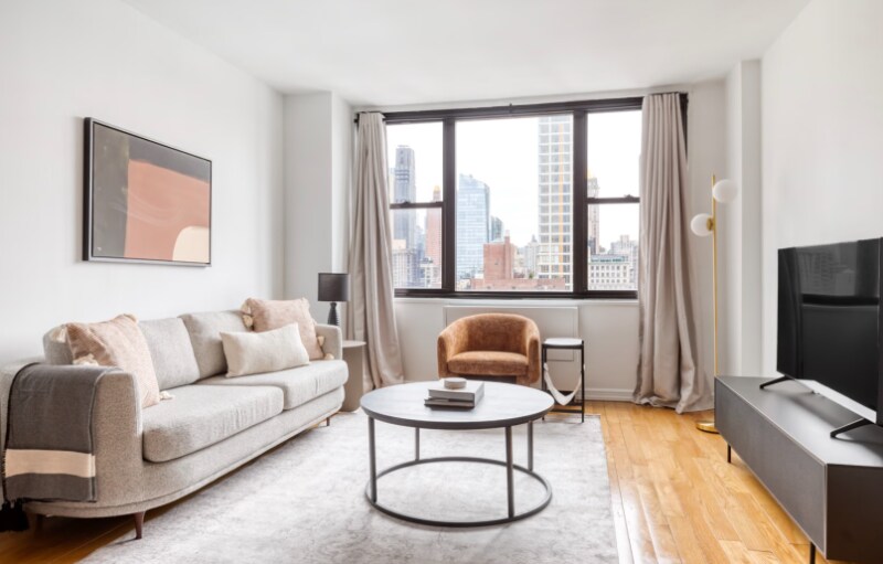 Foto principal - 238 E 27th St