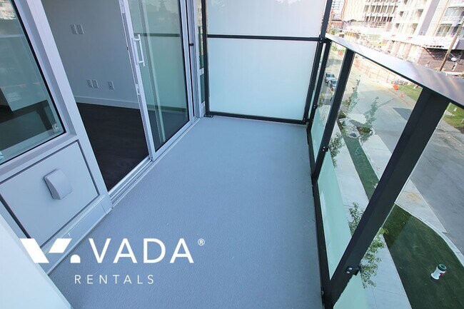 Photo du bâtiment - Maywood On The Park Studio For Rent 403-64...