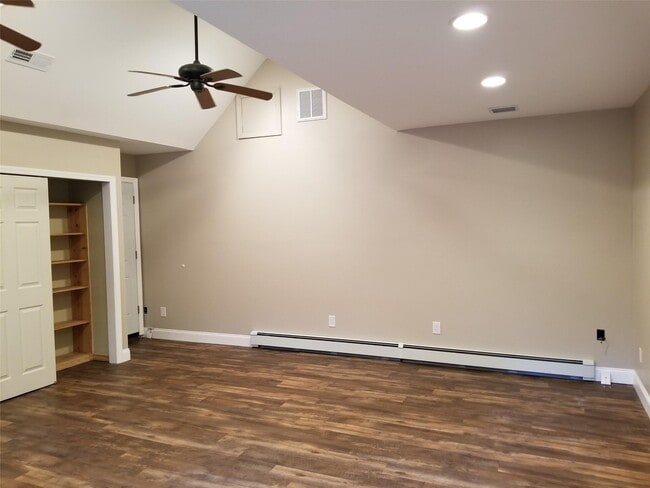 Building Photo - 19 Sandstone Ln