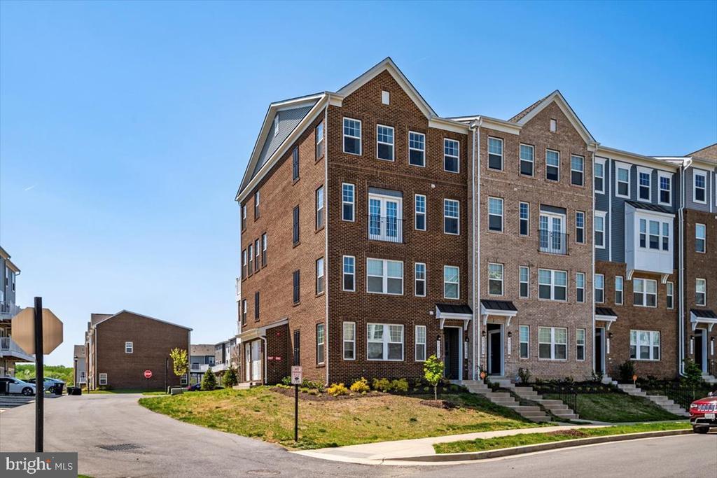 Foto del edificio - 3731 Silver View Ln