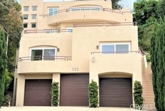 Building Photo - 352 Y Pl