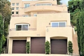 Building Photo - 352 Y Pl