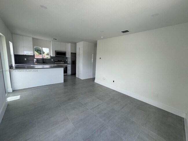 Foto del edificio - 341 E 14th St