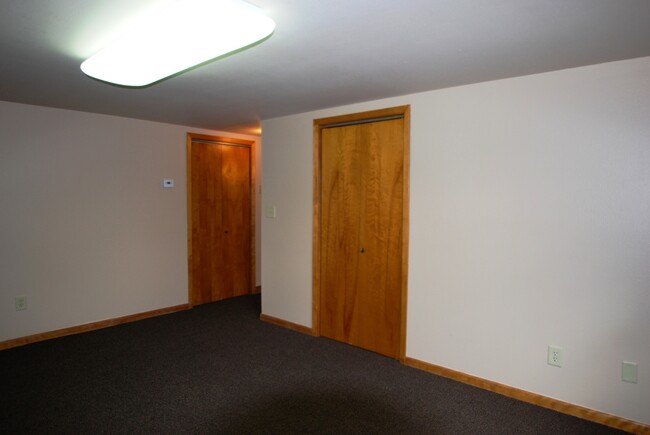 Building Photo - 517 7th St