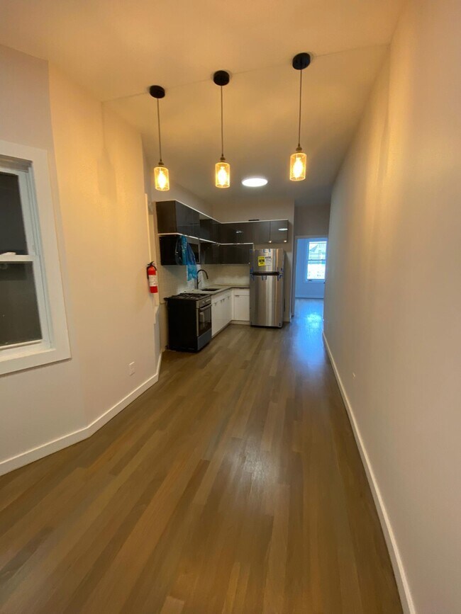 Building Photo - 107 Magazine St