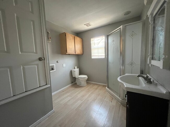 Building Photo - 428 1st St