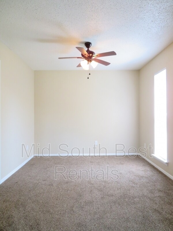 Foto del edificio - 5040 Gull Rd