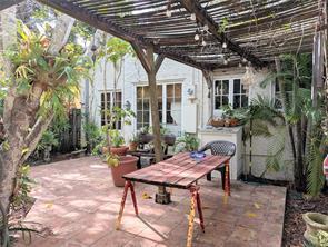 Building Photo - 1701 Siesta Dr