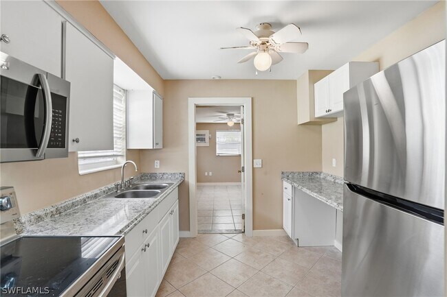 Foto del edificio - 530 92nd Ave N