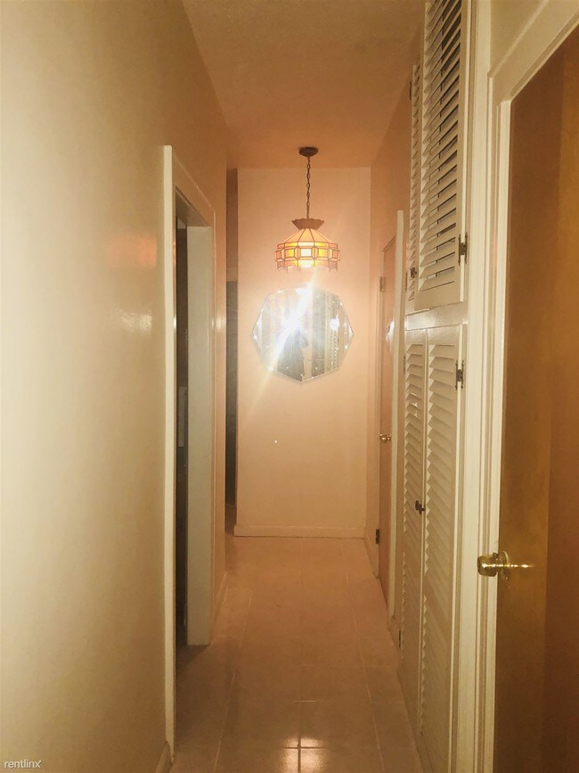 Foto del edificio - 6068 Gates Ave