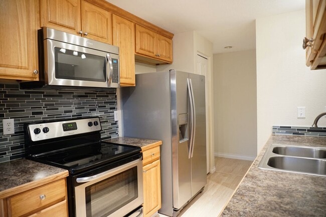 Building Photo - 15433 Country Club Dr