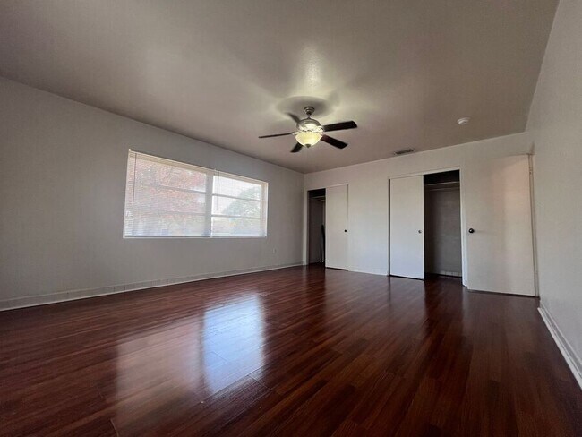 Foto del edificio - 2525 Maple Ave