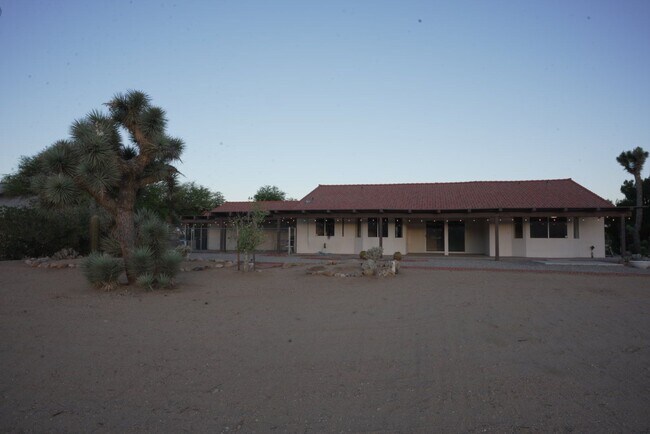 Foto del edificio - SNEAK PEEK! NEW HOUSE COMING SOON! CALL TODAY TO GET ON THE LIST!