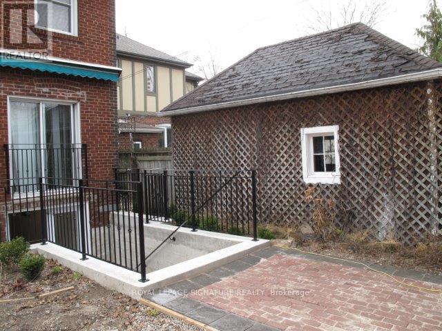 Photo du bâtiment - 40 Thorncliffe Ave