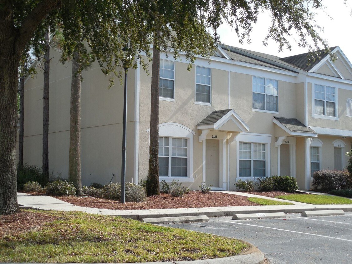 Primary Photo - Brandon Townhome for Rent in a Gated Commu...